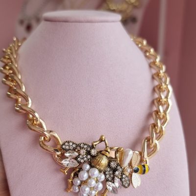 Collar chunky abejorro